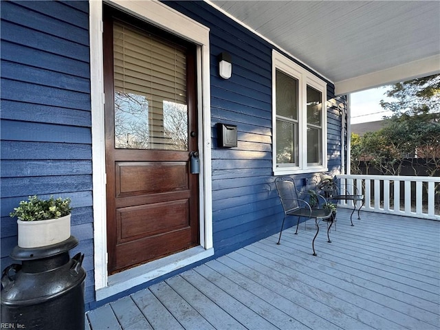 entrance to property featuring covered porch