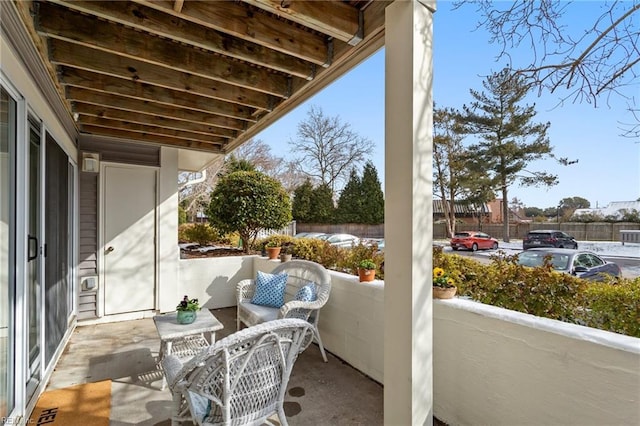 balcony featuring an outdoor hangout area