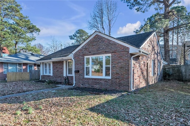 view of front facade with a front lawn