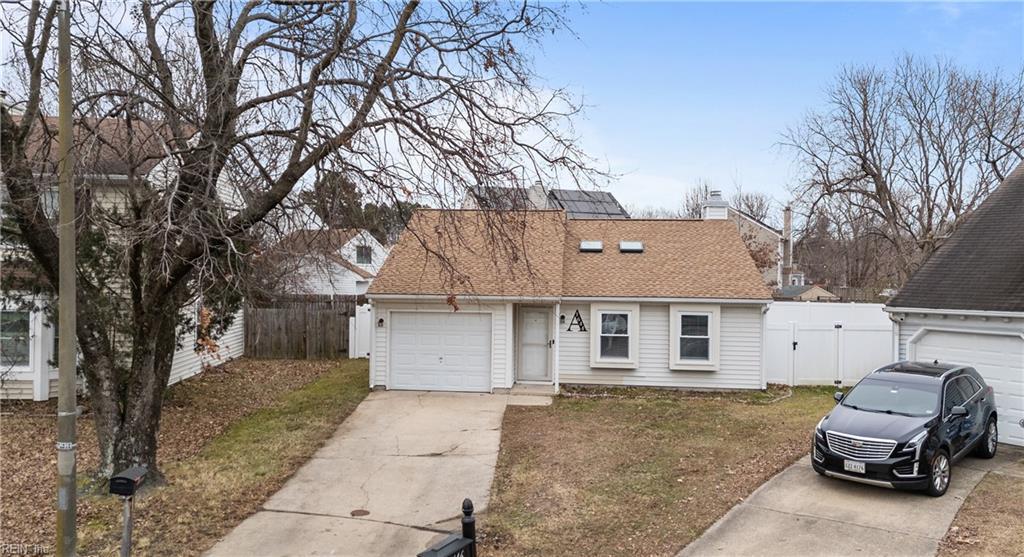 view of front of home with a front lawn