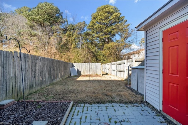 view of yard featuring a patio