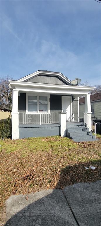 view of front of house featuring a porch