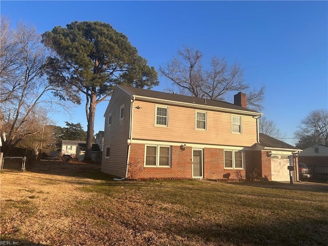 view of front facade featuring a front yard and a garage