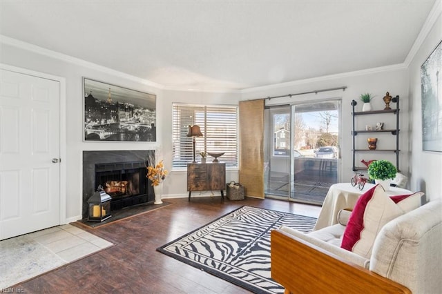 living room with dark wood-type flooring and crown molding