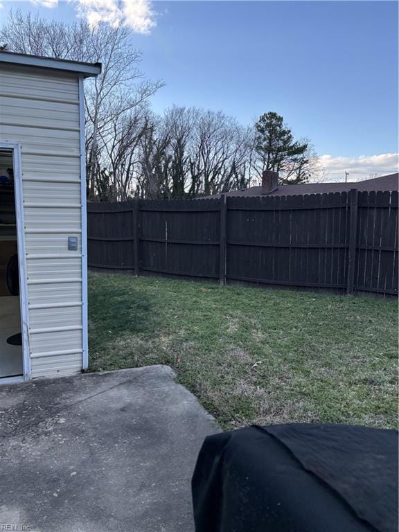 view of yard with a patio area