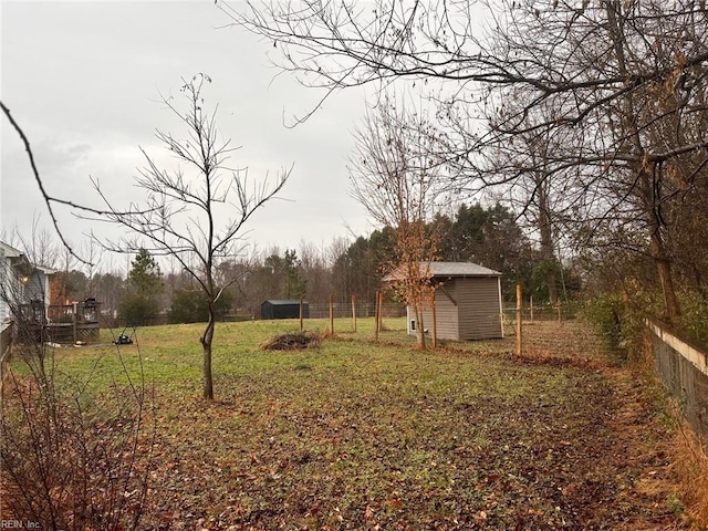 view of yard with a storage unit