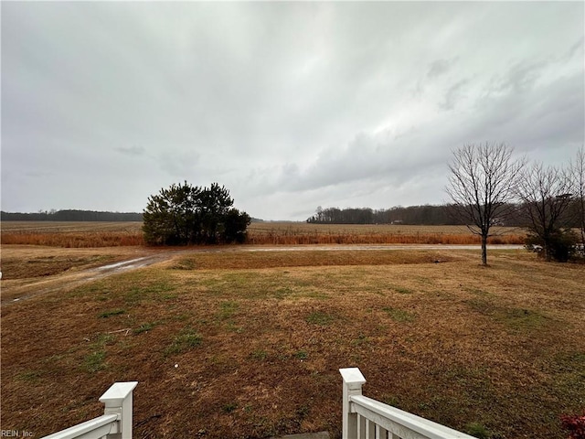 view of yard featuring a rural view