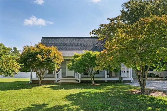 view of front facade with a front lawn