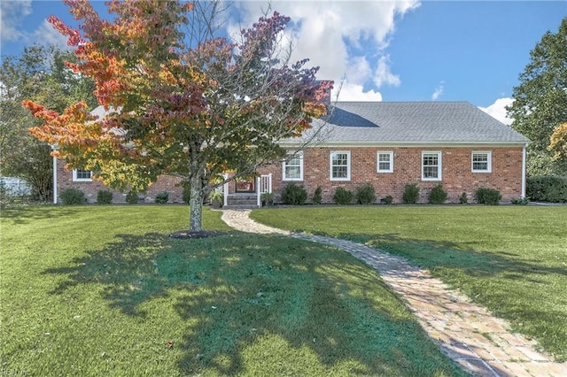 view of front of home featuring a front lawn