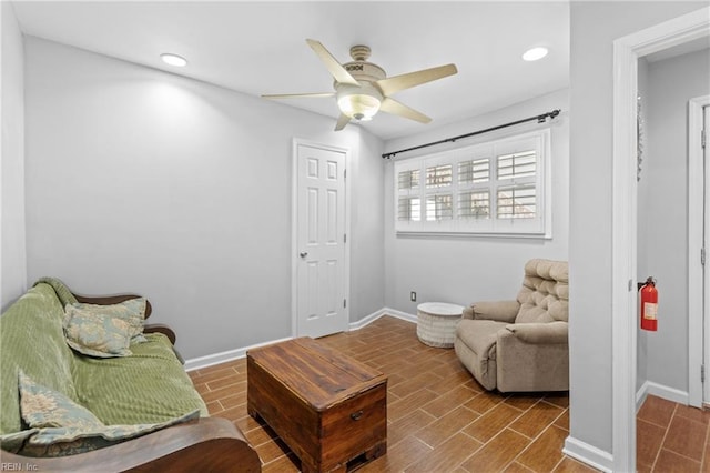 sitting room with ceiling fan