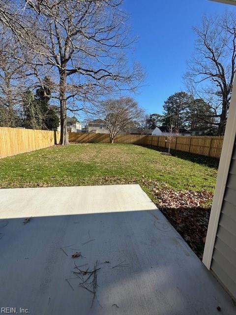 view of yard with a patio area