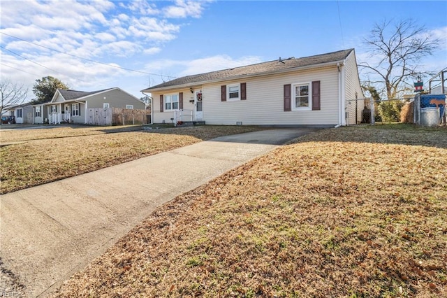 ranch-style house featuring a front lawn