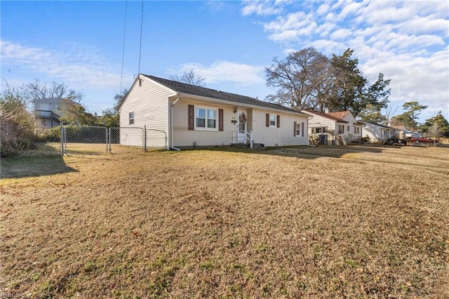 view of front of house featuring a front yard