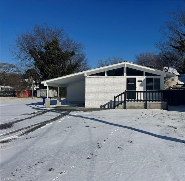 view of front facade with a carport