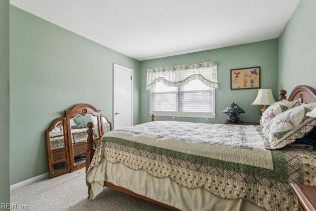 bedroom featuring carpet flooring