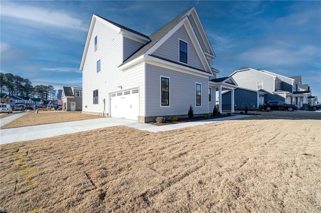 view of front facade featuring a garage and a front lawn