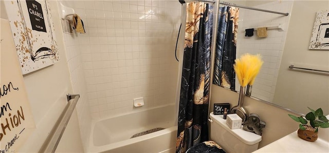 bathroom featuring shower / bath combo