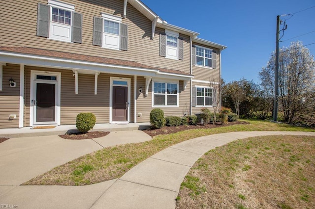 view of front of house with a front lawn