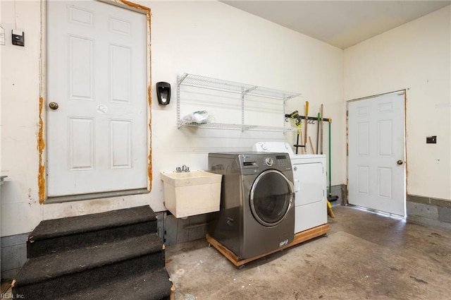 laundry area with sink and independent washer and dryer