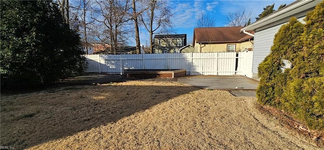 view of yard featuring a patio area