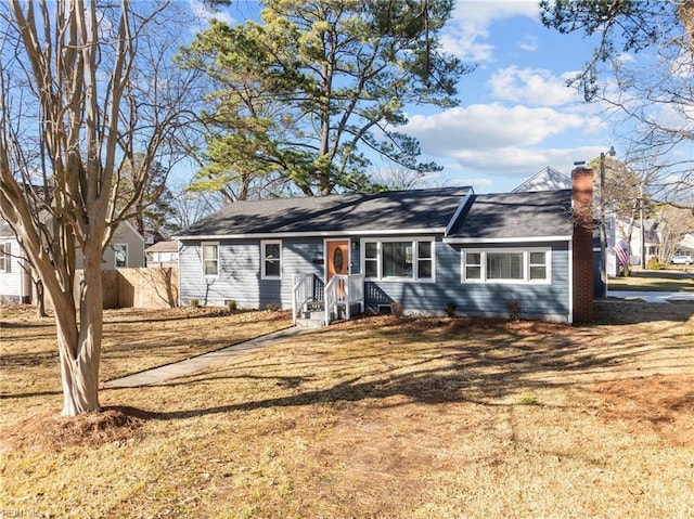 single story home with a front lawn