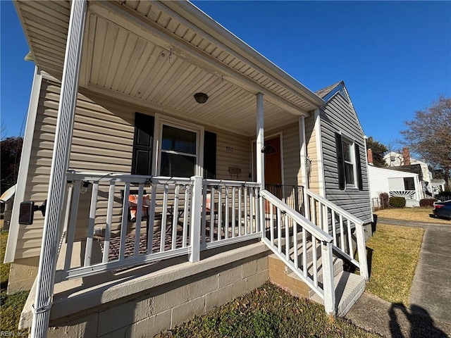 entrance to property featuring covered porch