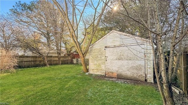 view of yard featuring a storage shed