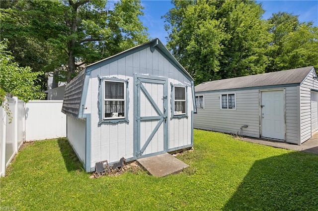 view of outdoor structure featuring a yard