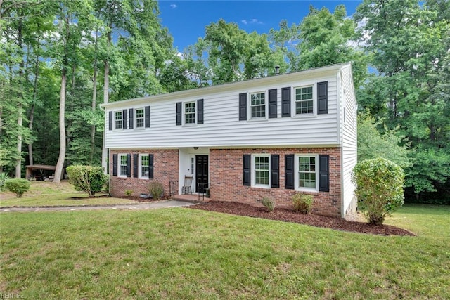 view of front of property featuring a front lawn