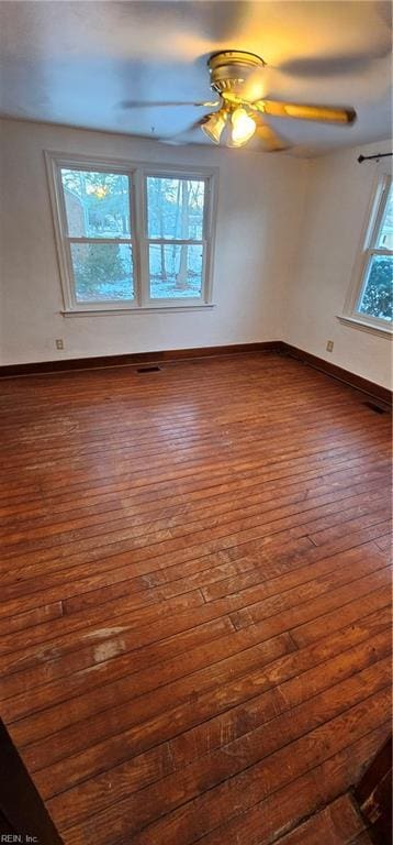 empty room featuring dark hardwood / wood-style floors and ceiling fan