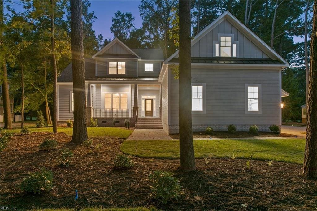 view of front of home with a front lawn and a porch