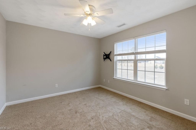 carpeted empty room featuring ceiling fan