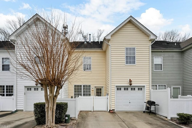 view of front facade featuring a garage