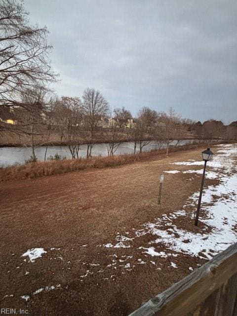 view of yard featuring a water view