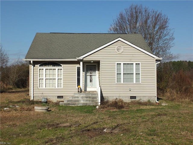 view of front of house with a front lawn