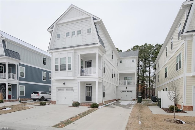 view of front facade featuring cooling unit and a garage