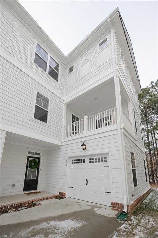 view of front facade featuring a garage and a balcony