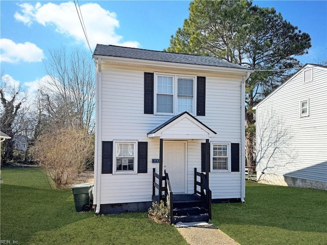 view of front facade featuring a front yard