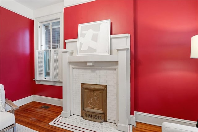 details with hardwood / wood-style flooring