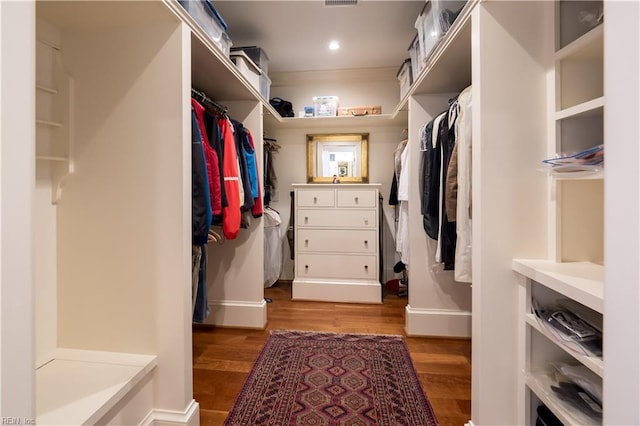 walk in closet with dark hardwood / wood-style floors