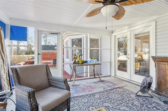 sunroom / solarium with ceiling fan