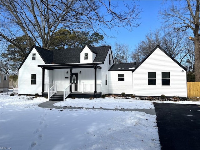 view of front of house featuring a porch