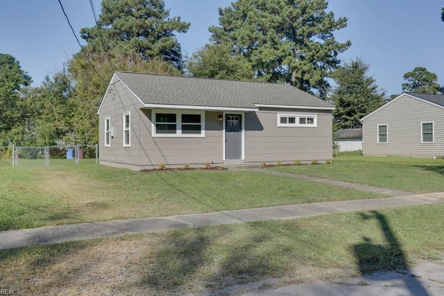 view of front of home featuring a front lawn