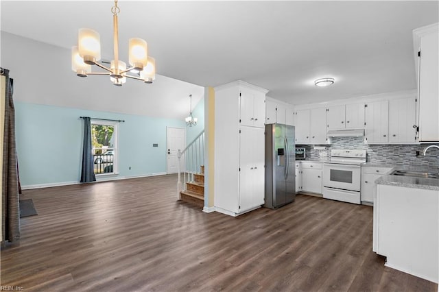 kitchen featuring white electric range, sink, an inviting chandelier, decorative light fixtures, and stainless steel fridge with ice dispenser