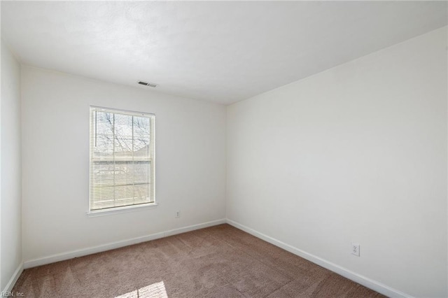 unfurnished room featuring carpet