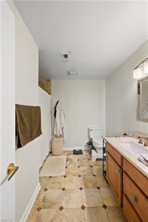 bathroom with vanity, toilet, and a shower with shower curtain