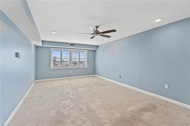 unfurnished room with carpet and ceiling fan