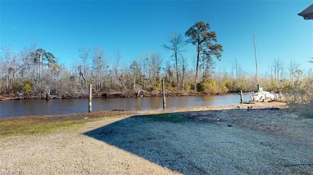 view of yard featuring a water view