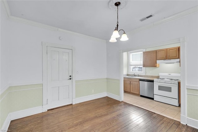 kitchen with sink, crown molding, hanging light fixtures, white range oven, and stainless steel dishwasher