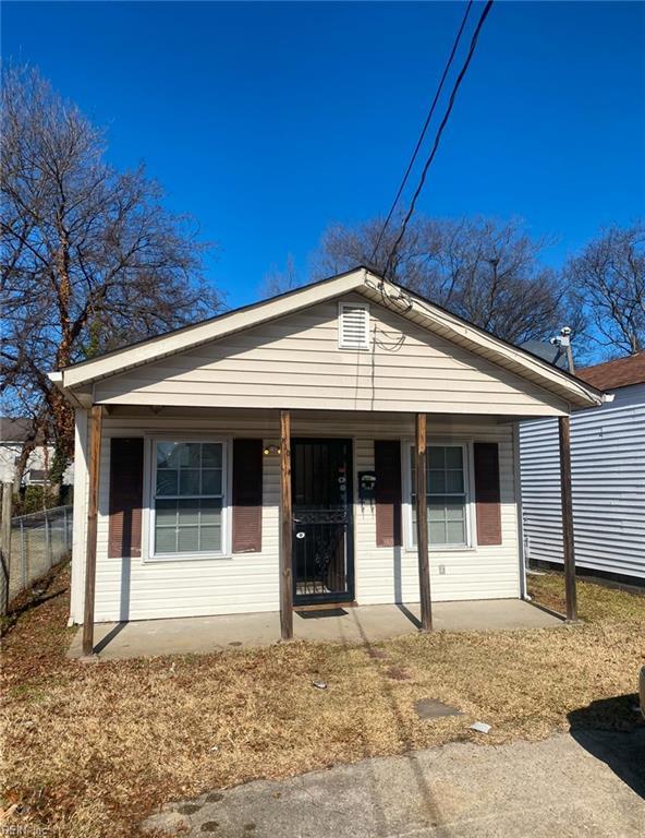 view of front facade featuring covered porch